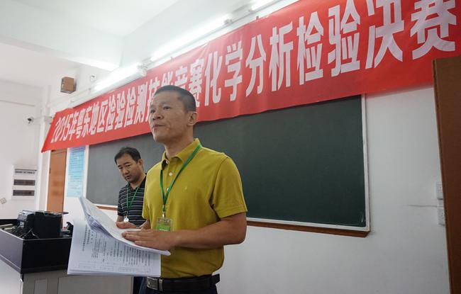 裁判长宣读考试规则。.jpg