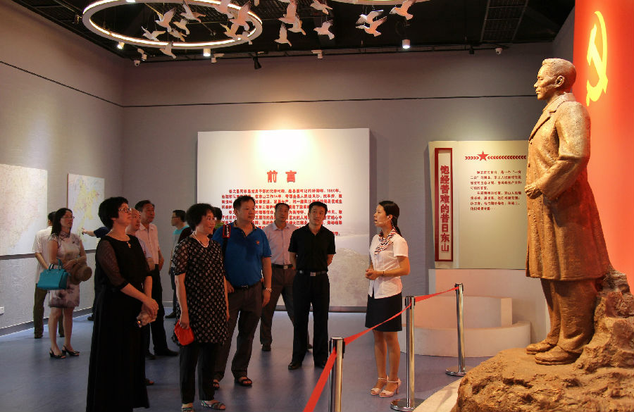 4、参观谷文昌纪念馆_副本.jpg
